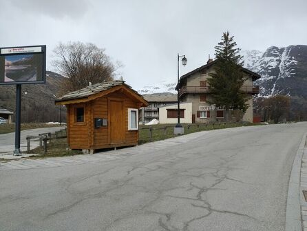 Arrêt de bus N°202 : Hameau de la neige