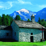 © Vue extérieure de la chapelle Notre Dame des Grâces à Bessans - CCHMV - P. Huart