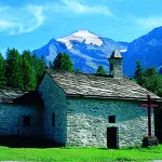 © Vue extérieure de la chapelle Notre Dame des Grâces à Bessans - CCHMV - P. Huart