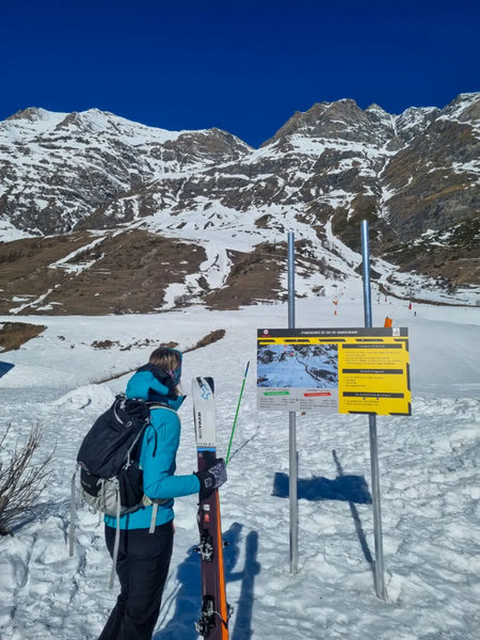 © Panneau au départ de l'itinéraire ski de randonnée de Bessans - ©B.Filliol OT HMV