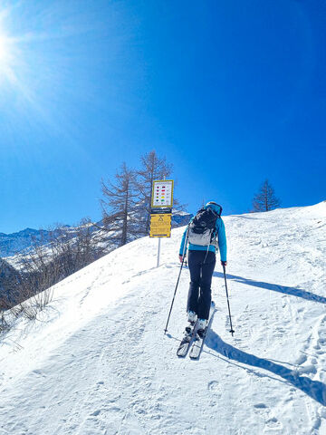 © Panneau de recommandations pour le ski de randonnée sur l'itinéraire du Clot à Bessans - ©B.Filliol OT HMV