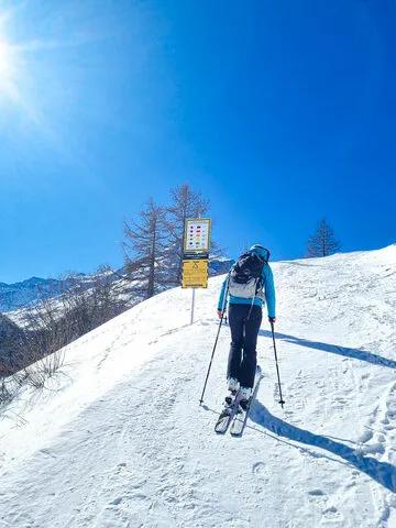 © Panneau de recommandations pour le ski de randonnée sur l'itinéraire du Clot à Bessans - ©B.Filliol OT HMV