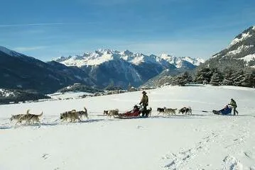 © Conduite d'attelage de chiens de traineaux à Bessans avec Husky adventure - MO - François Charon - OT Aussois