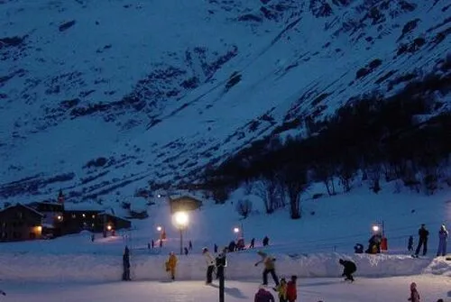 Natural skating rink