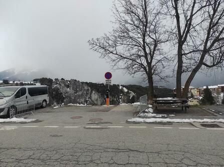 Borne de recharge pour véhicules électriques