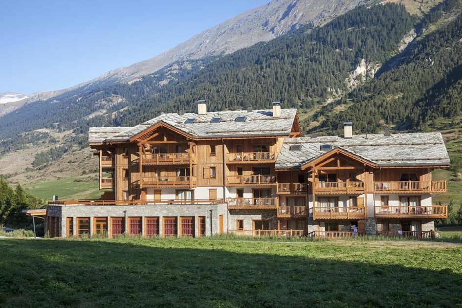 © Alpes Lauzes - pose sur une résidence toursitique - Alpes lauzes