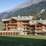 © Alpes Lauzes - pose sur une résidence toursitique - Alpes lauzes