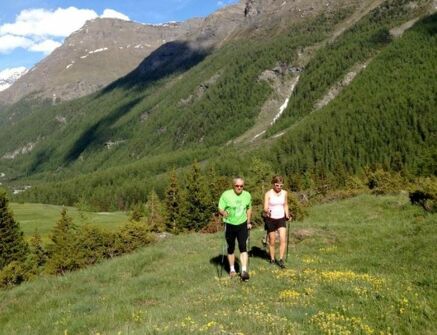 Marche nordique avec un accompagnateur