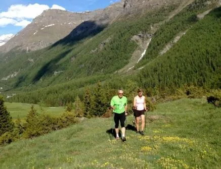 Marche nordique avec un accompagnateur