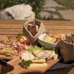 © Planche repas au refuge de Vallonbrun - OTHMV