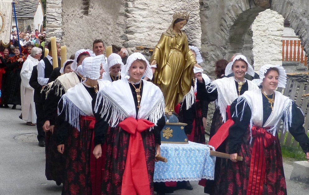 Traditional August 15th festival in Bessans - Jeremy Tracq