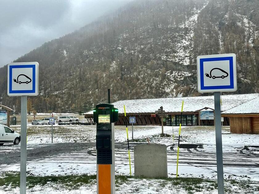 © Borne de recharge pour véhicules électriques_Bessans - Maire de Bessans