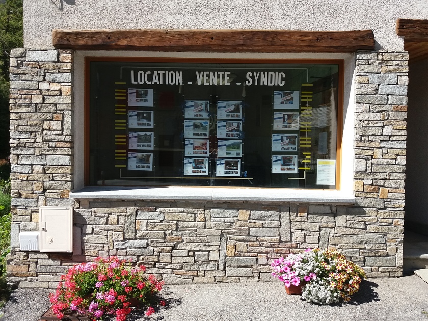 © bessans-agence-immobiliere-le-village - le-village