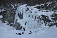 © Initiation à la cascade de glace avec Altitude à Bessans - C.Bléteau