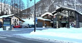 © Sherpa supermarket in Besssans - Cyril Tracq