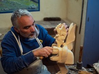 © Le Chapoteur, sculptor, in Bessans - F.Personnaz