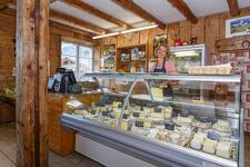 © à Bessans, magasin de la Coopérative Laitière de Haute Maurienne Vanoise - Coopérative Laitière de Haute Maurienne Vanoise