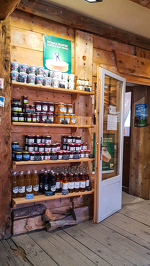 © à Bessans, magasin de la Coopérative Laitière de Haute Maurienne Vanoise - B.Filliol - OTHMV